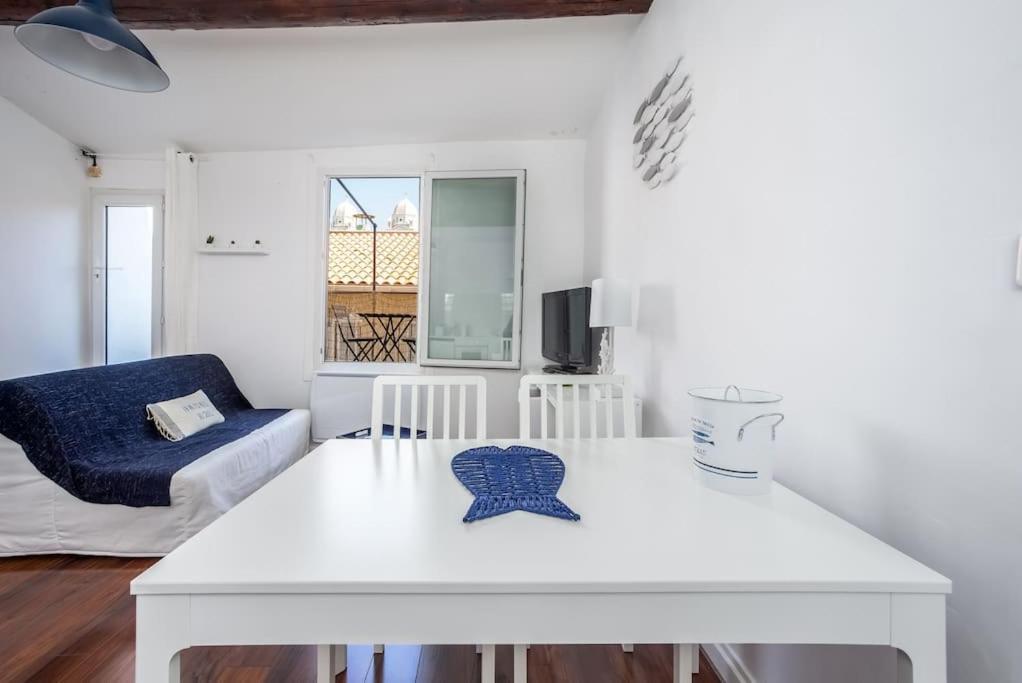 Au Coeur Du Panier Avec Terrasse 2 A 4 Personnes Climatisation Apartment Marseille Exterior photo